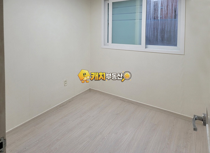 서울 금천구 시흥동 캐치 l 구옥 l 26539 l 신흥뜨란채 근생 l 쓰리룸 매매 매물번호 33876 사진 2