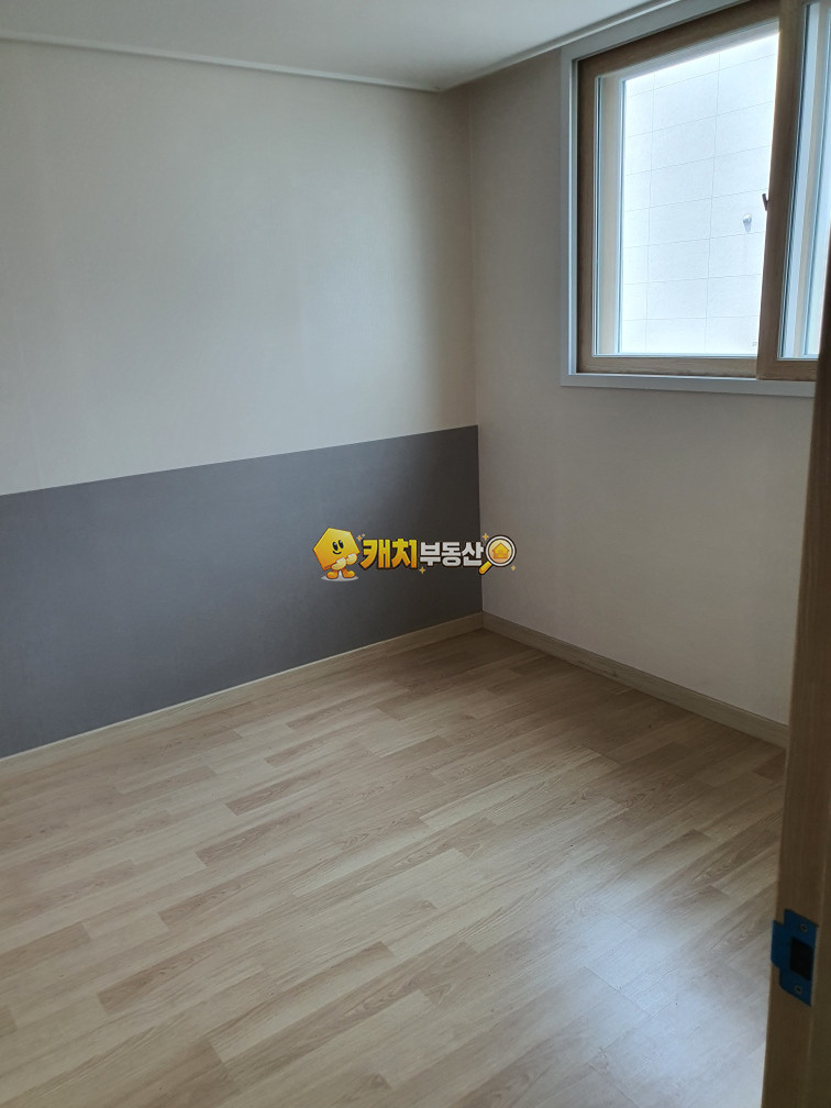 경기 포천시 소흘읍 이동교리 캐치 l 준신축 l 28049 l 그린포레빌 l 쓰리룸 매매 매물번호 33966 사진 4