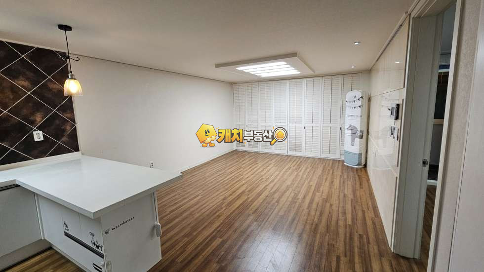 경기 용인처인구 모현읍 능원리 캐치 l 구옥 l 32258 l 퀸즈하임 l 쓰리룸 l 준신축 매매 매물번호 31012 사진 1