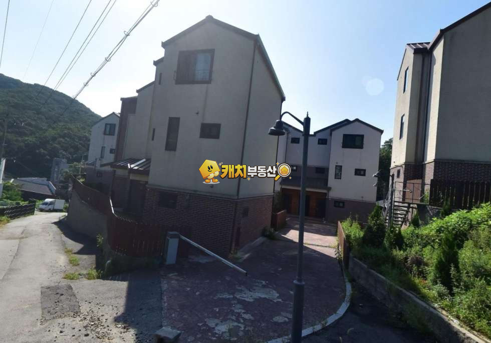 경기 용인처인구 모현읍 오산리 캐치 l 구옥 l 33300 l st _402 l 수직형 타운하우스 매매 매물번호 31096 사진 1