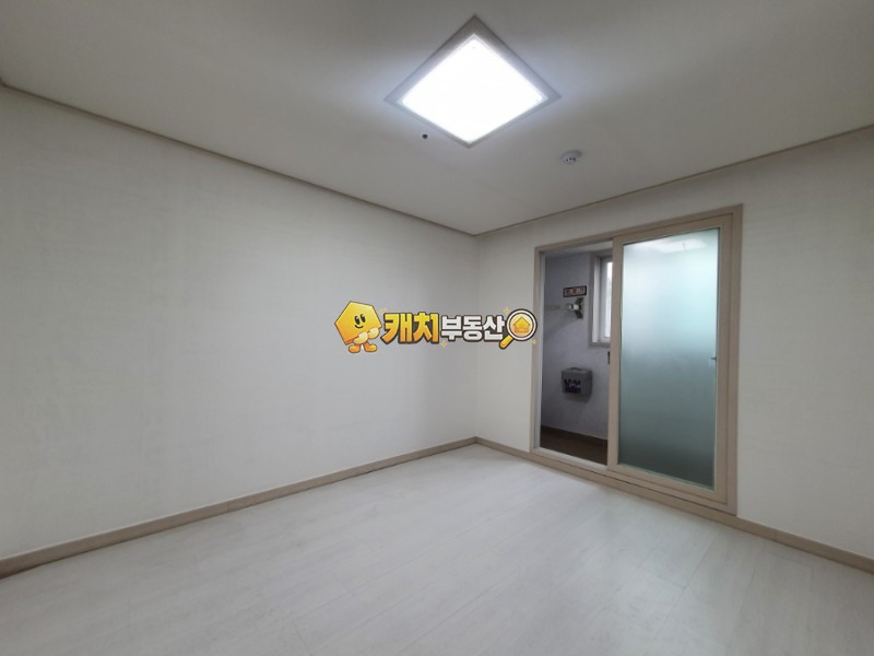 경기 안성시 공도읍 만정리 캐치 l 준신축 l 35959 l 엘리시아 6층 l 쓰리룸 매매 매물번호 31427 사진 5