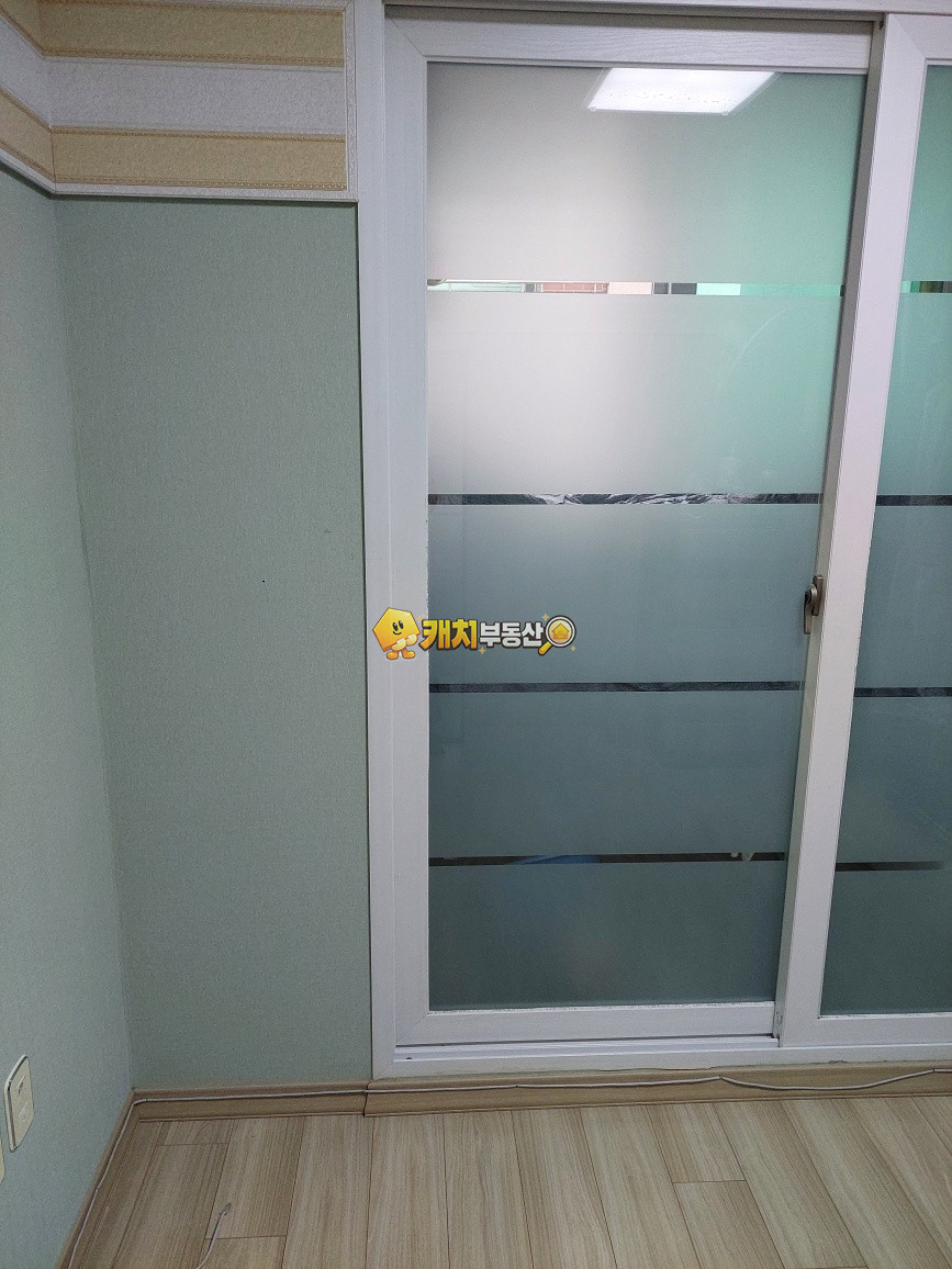 경기 수원권선구 서둔동 캐치 l 준신축 l 28858 l 빌리브 4층 l 쓰리룸 매매 매물번호 32209 사진 9