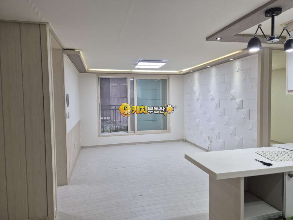 인천 서해구 심곡동 캐치 l 준신축 l 36276 l 숲예찬 2층 l 쓰리룸 매매 매물번호 32047 사진 1